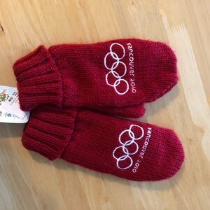 Women’s Hudson’s Bay Company Red Vancouver 2010 Olympics Mittens size S/M
